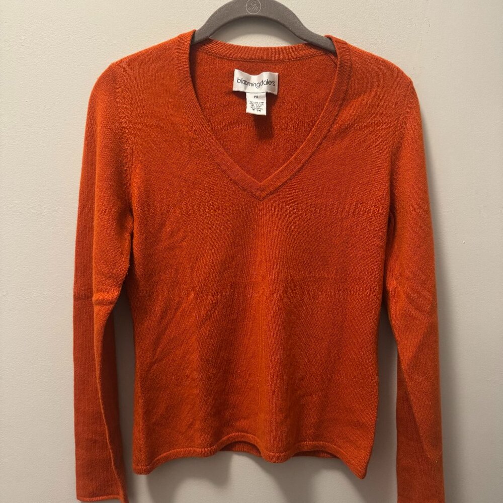 Bloomingdale's 100% Cashmere V-Neck Sweater